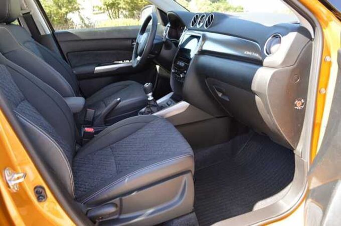 Suzuki Vitara 1.4 Comfort+ ALLGRIP Hybrid *Voll+Pano+AHK*