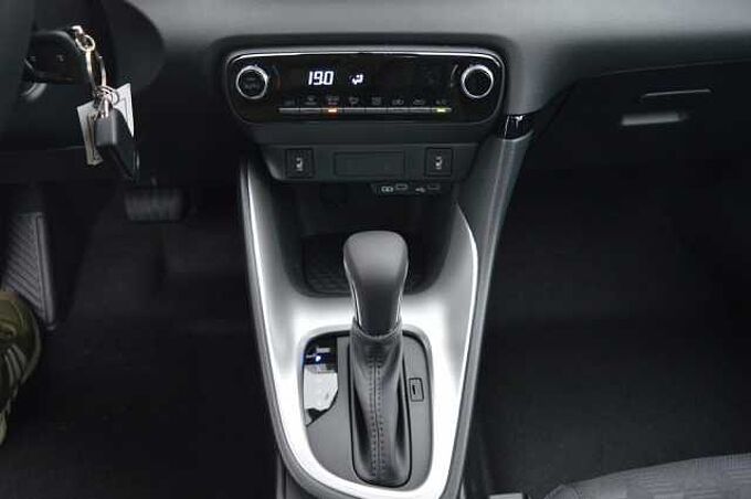 Mazda 2 Hybrid 1.5 VVT-i CVT Centre-Line *SH+Cam+DAB*