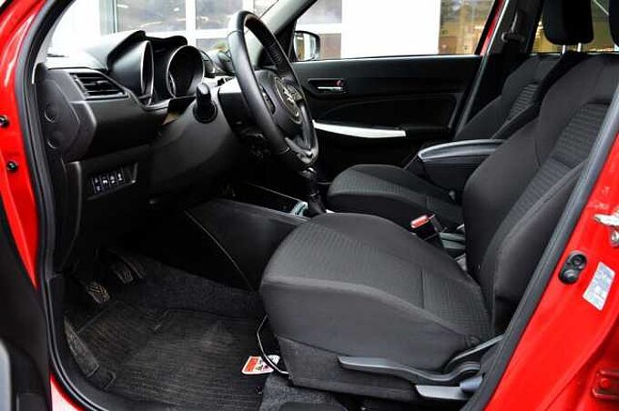 Suzuki Swift 1.2 Comfort ALLGRIP Hybrid *WR+AHK* 
