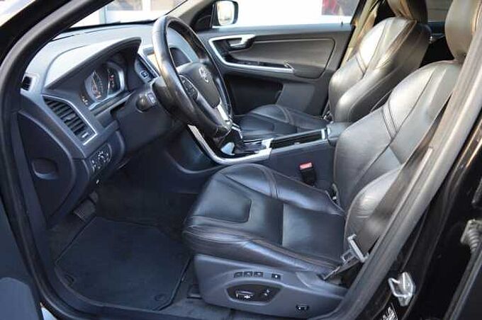 Volvo XC60 D4 Geartronic Summum *Pano+WR Alu+Leder+AHK* 