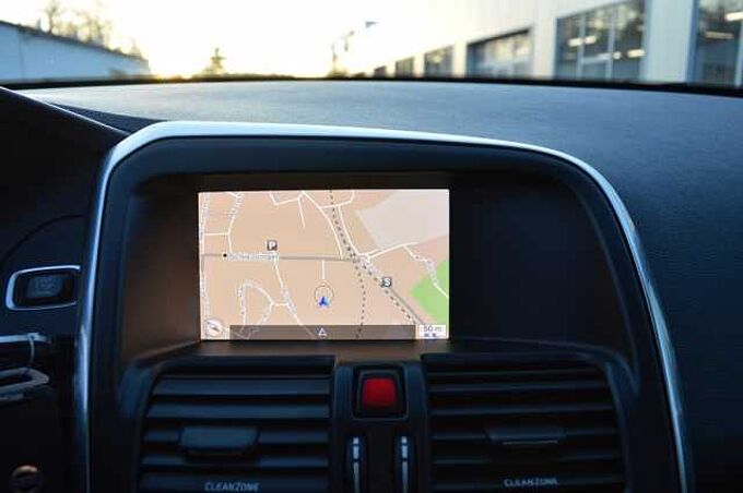 Volvo XC60 D4 Geartronic Summum *Pano+WR Alu+Leder+AHK* 