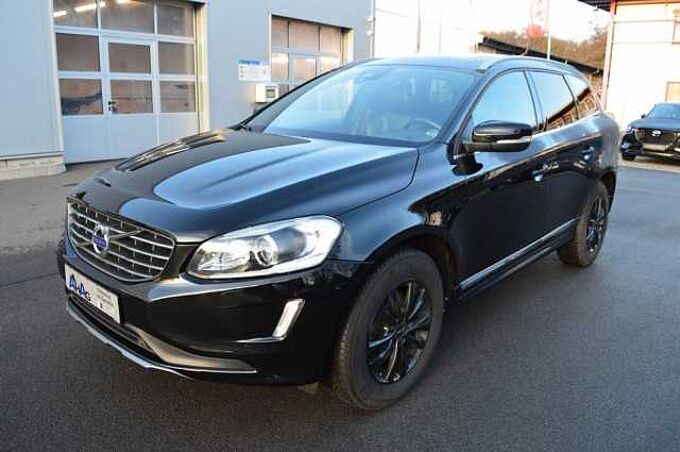 Volvo XC60 D4 Geartronic Summum *Pano+WR Alu+Leder+AHK* 