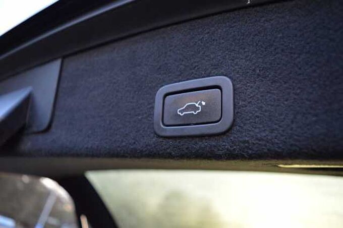 Volvo XC60 D4 Geartronic Summum *Pano+WR Alu+Leder+AHK* 