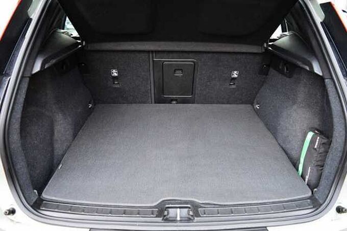 Volvo XC40 P8 AWD Recharge Twin Plus *Standh. +AHK+LED* 