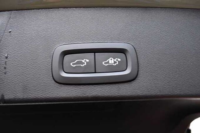 Volvo XC40 P8 AWD Recharge Twin Plus *Standh. +AHK+LED* 