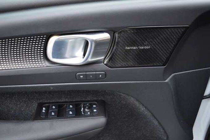 Volvo XC40 P8 AWD Recharge Twin R-Design *Pano+360+H&K* 