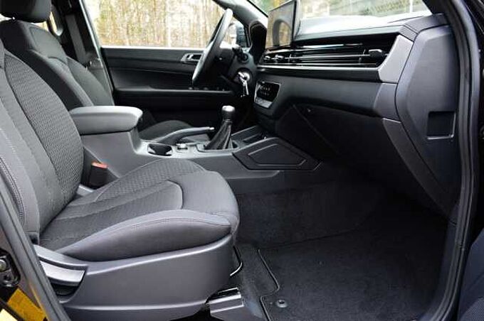 KGM Musso Grand 2.2 e-XDi Core 6/MT AWD *PDC+Cam+DAB+Navi*