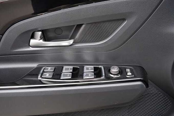 KGM Korando 1.5 T-GDI Nomad+ 6/AT AWD *Leder+LED+CAM* 