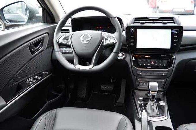 KGM Tivoli 1.5 T-GDI Nomad+ 6/AT AWD *LED+Leder+2xPDC+Cam+SH* 