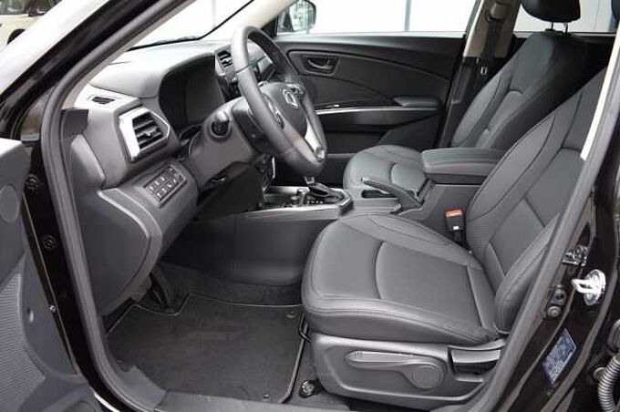 KGM Tivoli 1.5 T-GDI Nomad+ 6/AT AWD *LED+Leder+2xPDC+Cam+SH* 