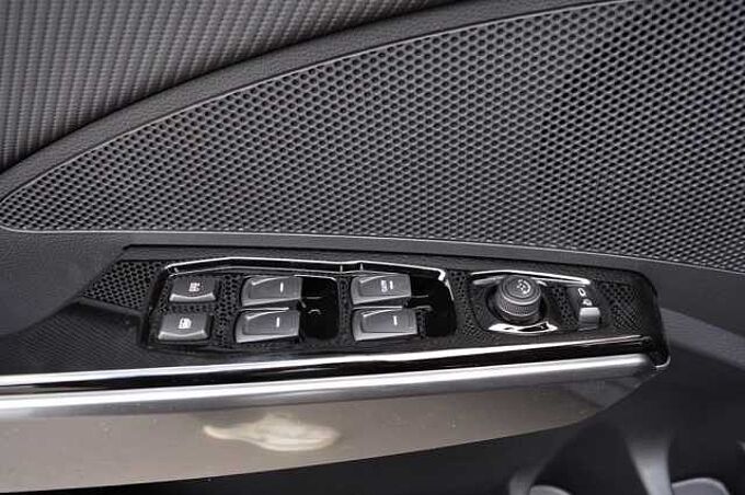 KGM Tivoli 1.5 T-GDI Nomad+ 6/AT AWD *LED+Leder+2xPDC+Cam+SH* 