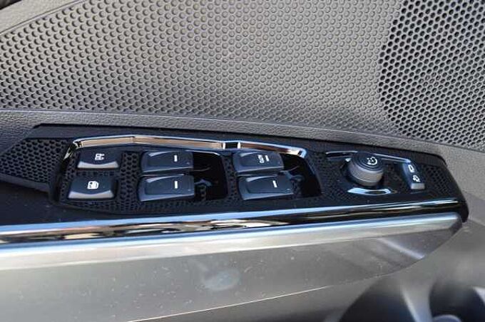 KGM Tivoli 1.5 T-GDI Nomad+ 6/AT *LED+Leder+2xPDC+Cam+SH* 