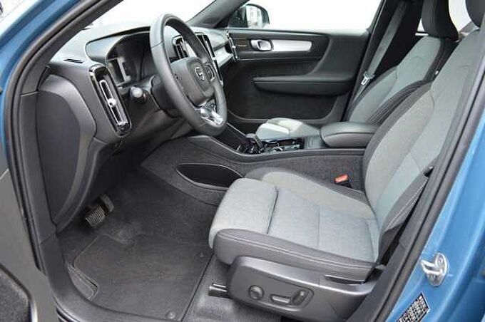 Volvo XC40 B4 AWD Plus Dark DCT *WR+LED+DAB+3xPDC*