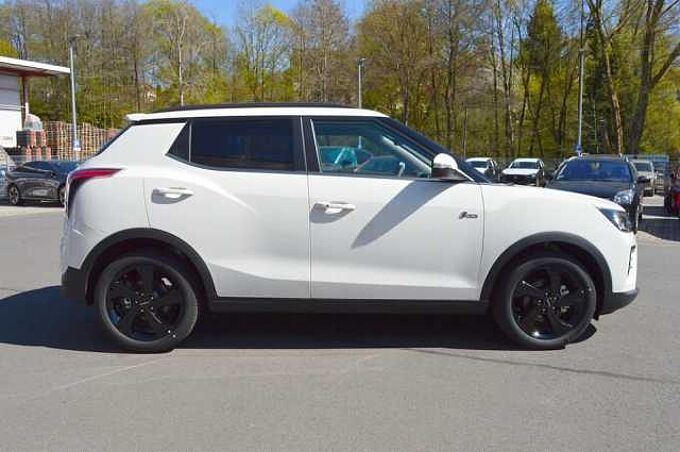 KGM Tivoli 1.5 T-GDI Nomad+ 6/AT AWD *LED+Leder+2xPDC+Cam+SH*