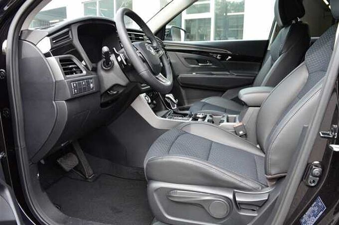 KGM Korando 1.5 T-GDI Nomad+ 6/AT *Leder+LED+CAM*