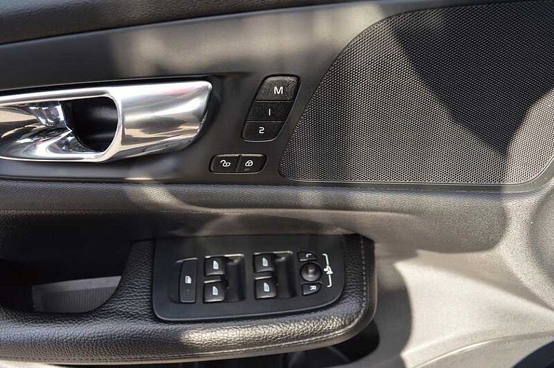 Volvo V60 D3 Geartronic Inscription *AHK+SH+LED+Leder*