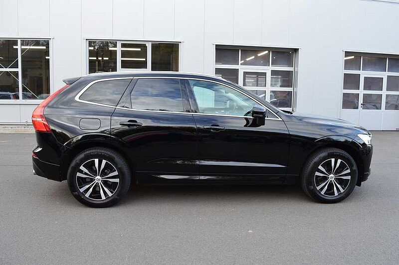 Volvo XC60 B5 AWD Geartronic Momentum Pro *LED+WR+AHK*