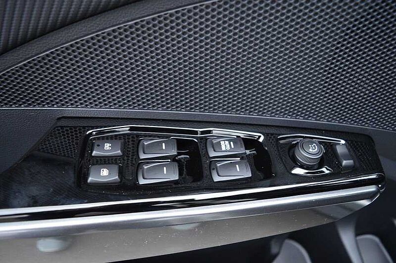 KGM Tivoli 1.5 T-GDI Nomad 6/MT *Cam+PDC+DAB+SH+Navi+LDWS*