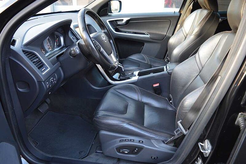 Volvo XC60 D4 Geartronic Summum *Pano+WR Alu+Leder+AHK*