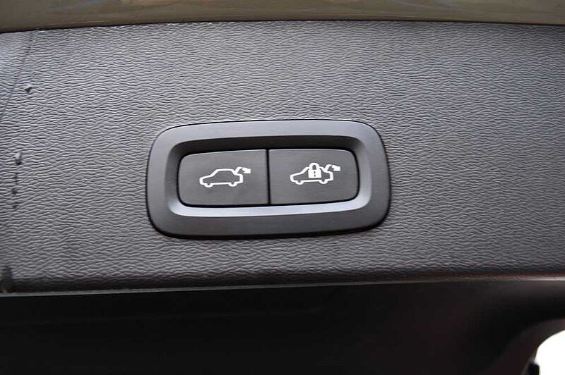 Volvo XC40 P8 AWD Recharge Twin Plus *Standh. +AHK+LED*