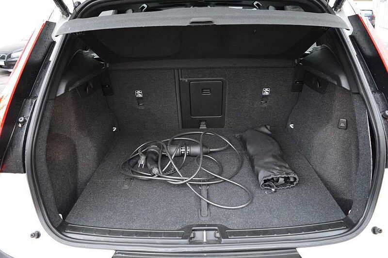 Volvo XC40 P8 AWD Recharge Twin R-Design *Pano+360+H&K*