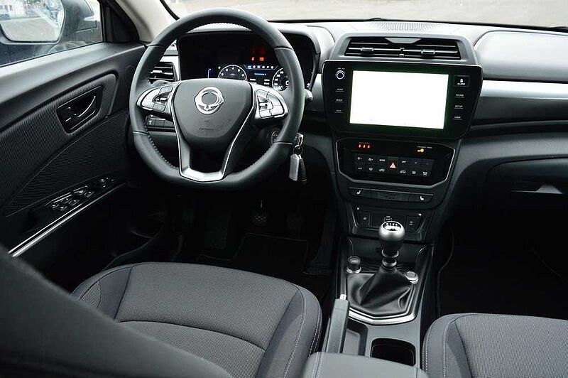 KGM Tivoli 1.5 T-GDI Essential 6/MT *Cam+PDC+DAB+SH+Navi+LDWS*