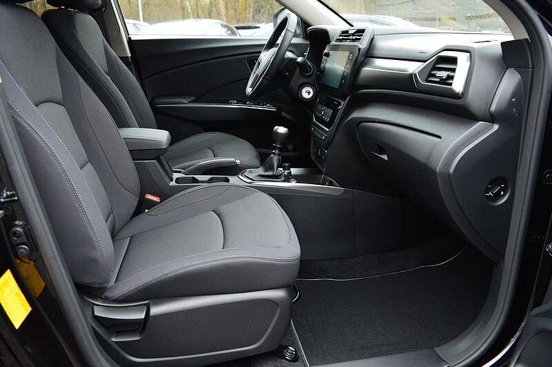 KGM Tivoli 1.5 T-GDI Essential 6/MT *Cam+PDC+DAB+SH+Navi+LDWS*