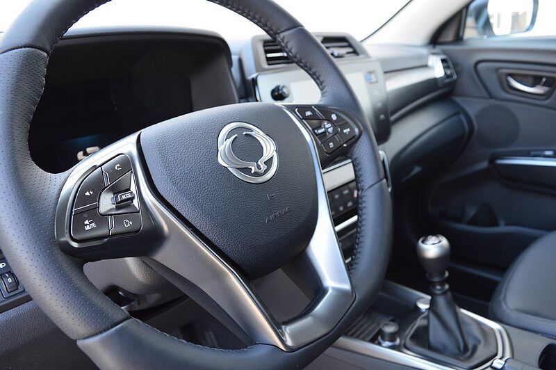 KGM Tivoli 1.5 T-GDI Nomad+ 6/MT *LED+Leder+2xPDC+Cam+SH*