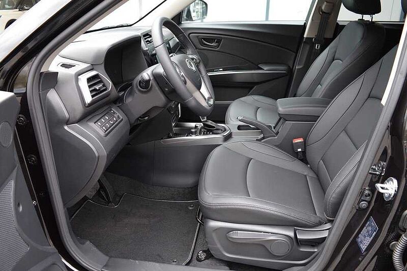 KGM Tivoli 1.5 T-GDI Nomad+ 6/AT AWD *LED+Leder+2xPDC+Cam+SH*