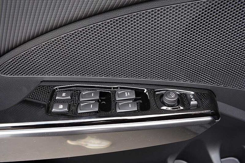 KGM Tivoli 1.5 T-GDI Nomad+ 6/AT AWD *LED+Leder+2xPDC+Cam+SH*