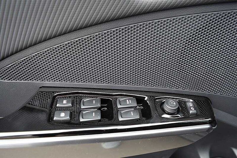 KGM Tivoli 1.5 T-GDI Nomad+ 6/AT *LED+Leder+2xPDC+Cam+SH*