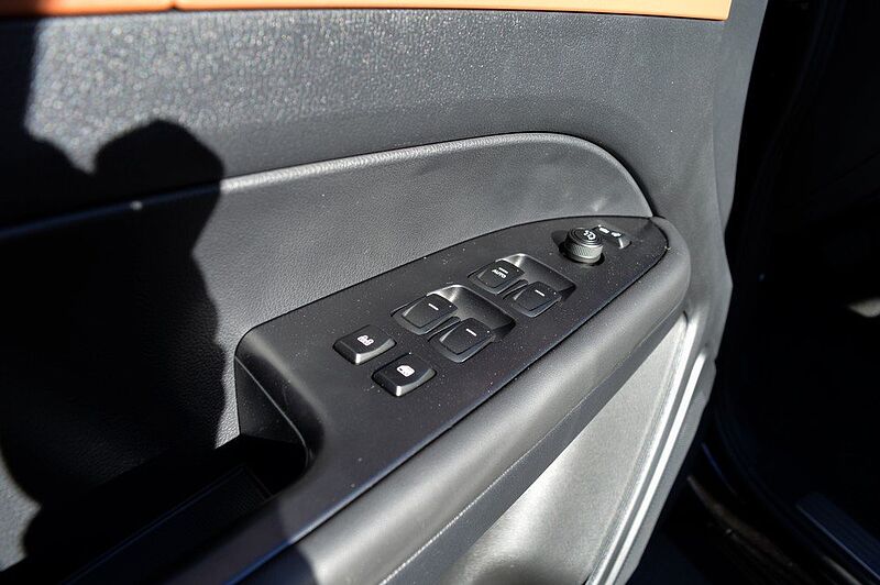KGM Musso Grand 2.2 e-XDi Lux 6/AT 4WD *Voll+SD+20*
